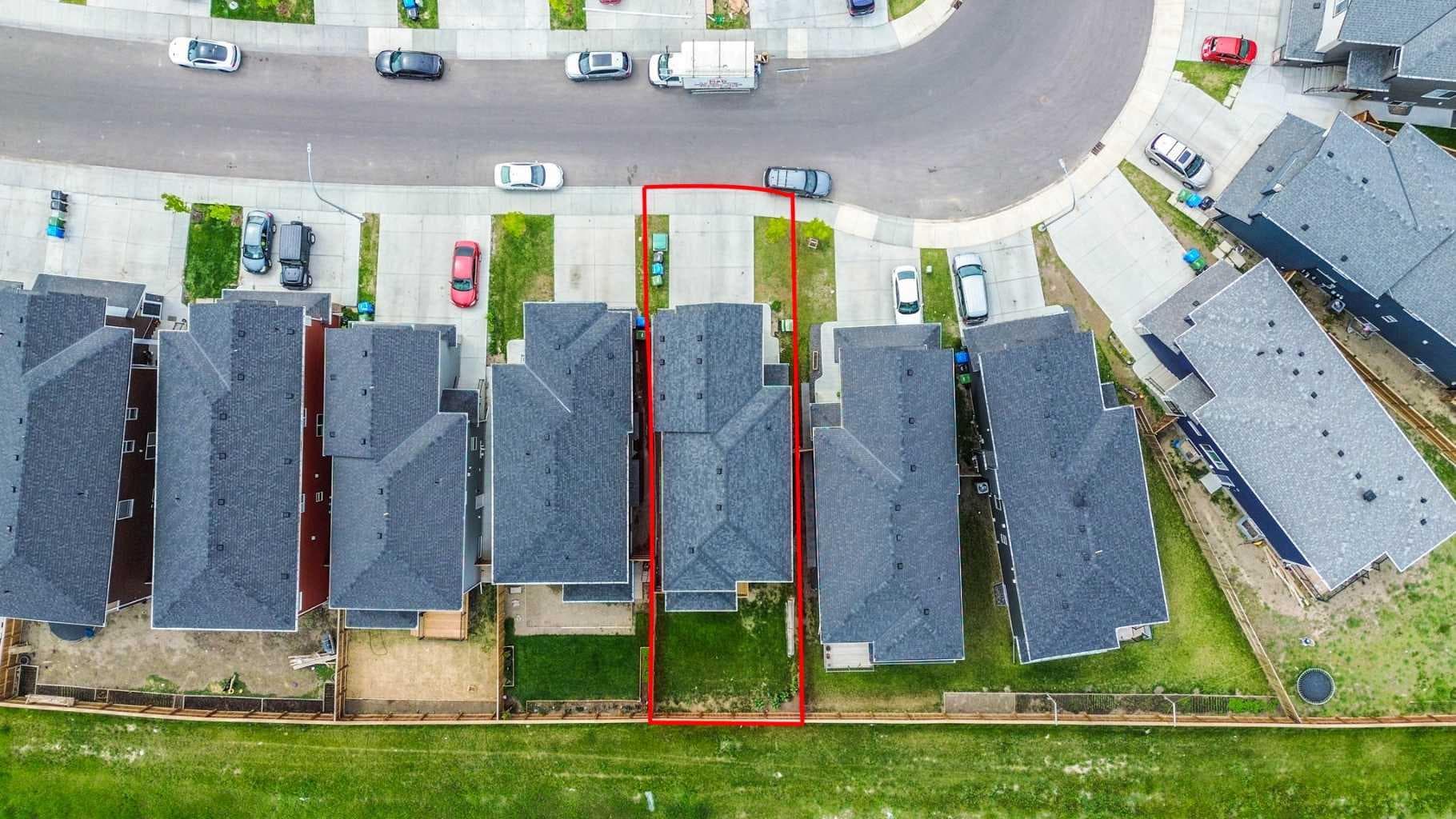889 Corner Meadows Way NE