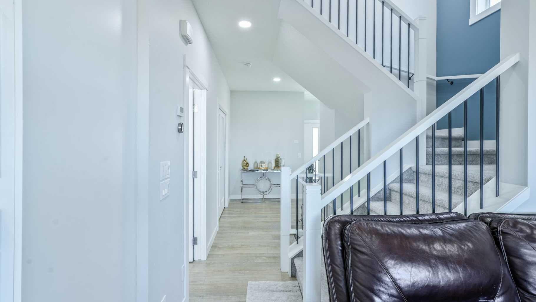 889 Corner Meadows Way NE