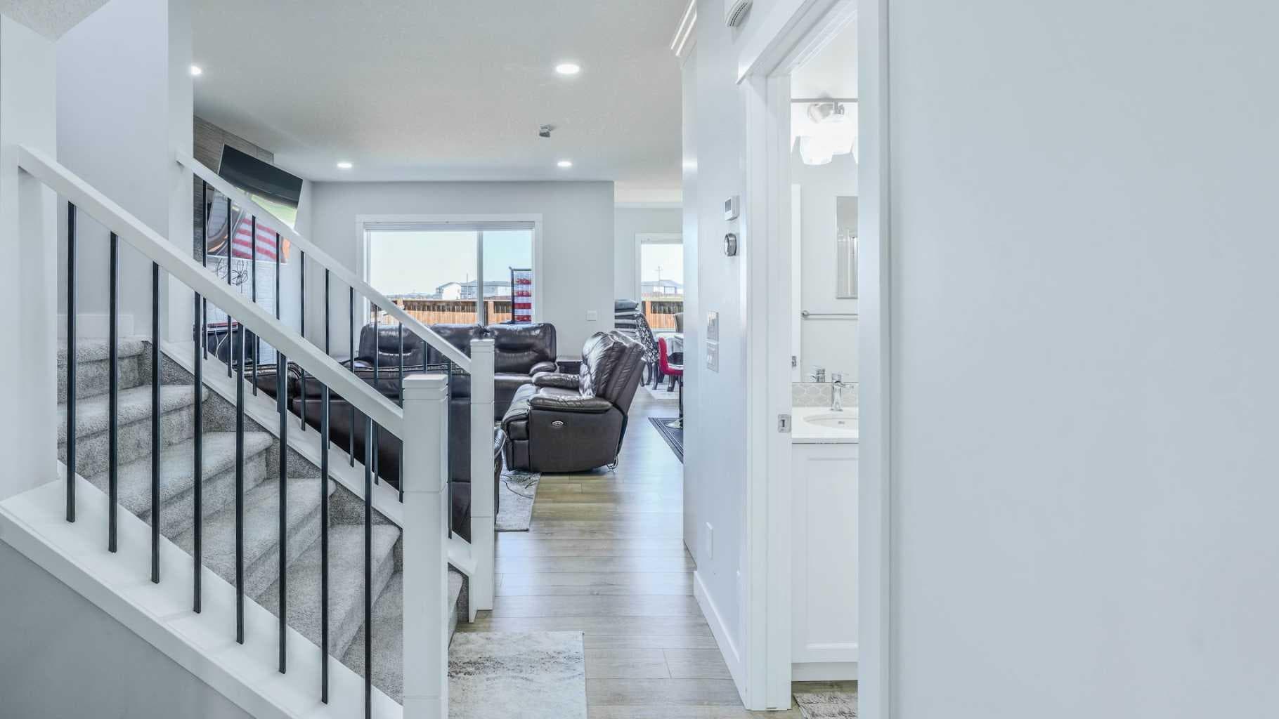 889 Corner Meadows Way NE
