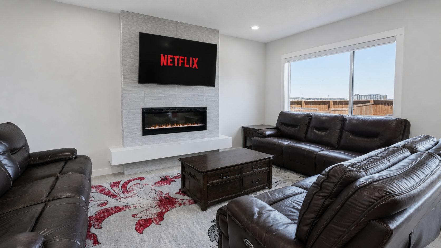 889 Corner Meadows Way NE