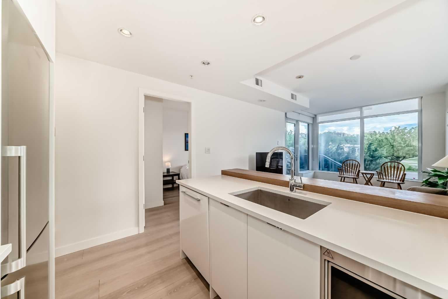 106, 118 Waterfront Court SW