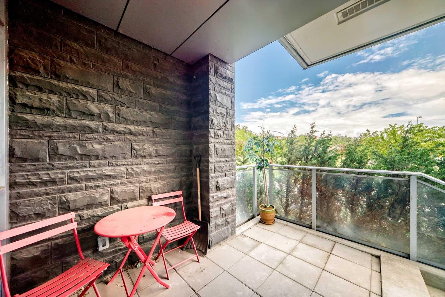 106, 118 Waterfront Court SW