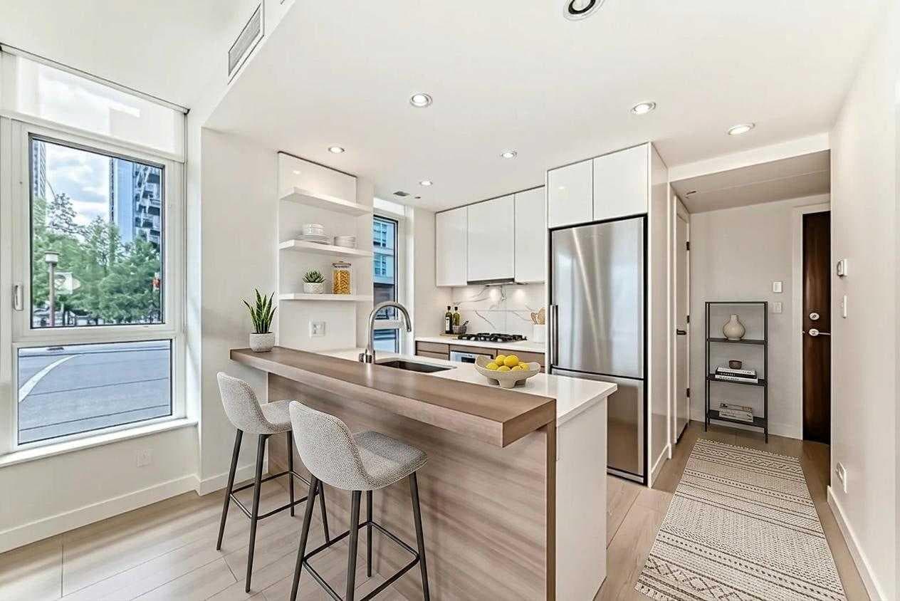 106, 118 Waterfront Court SW