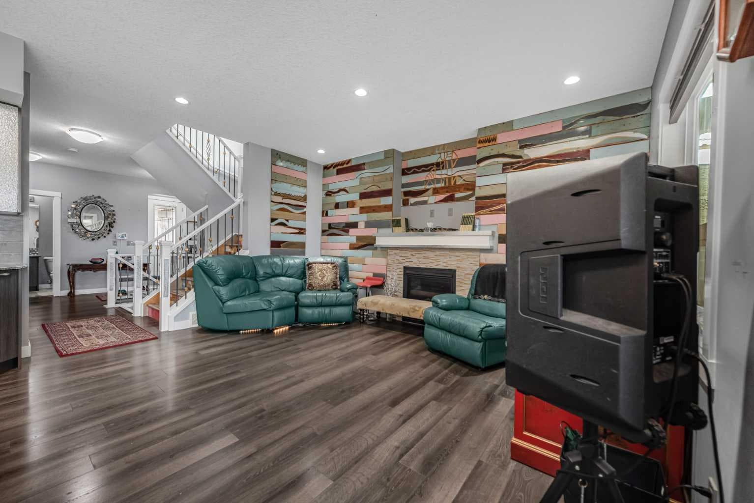 227 Redstone Heights NE