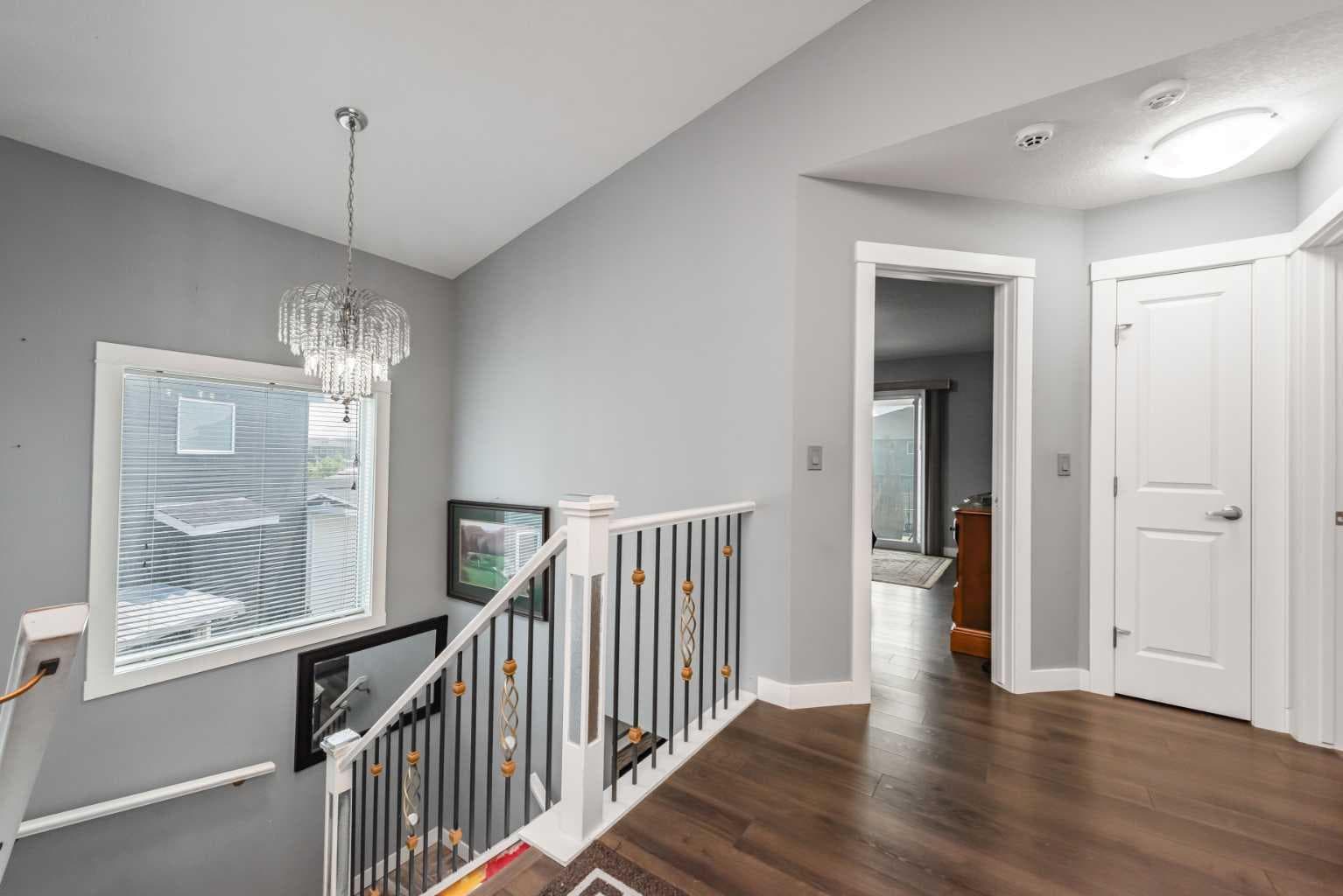 227 Redstone Heights NE