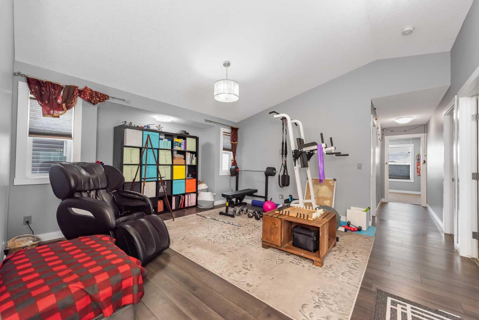 227 Redstone Heights NE