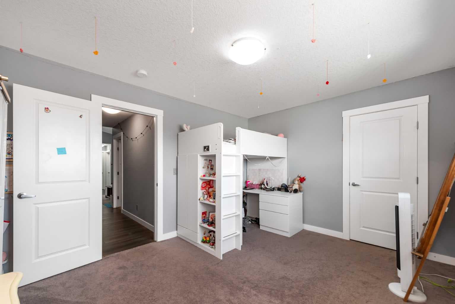 227 Redstone Heights NE