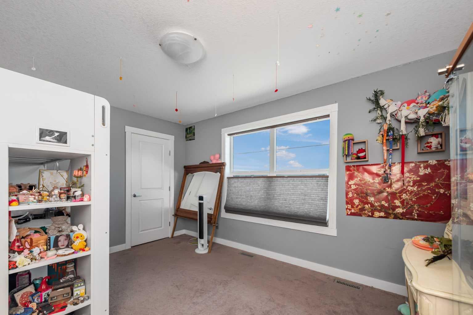 227 Redstone Heights NE