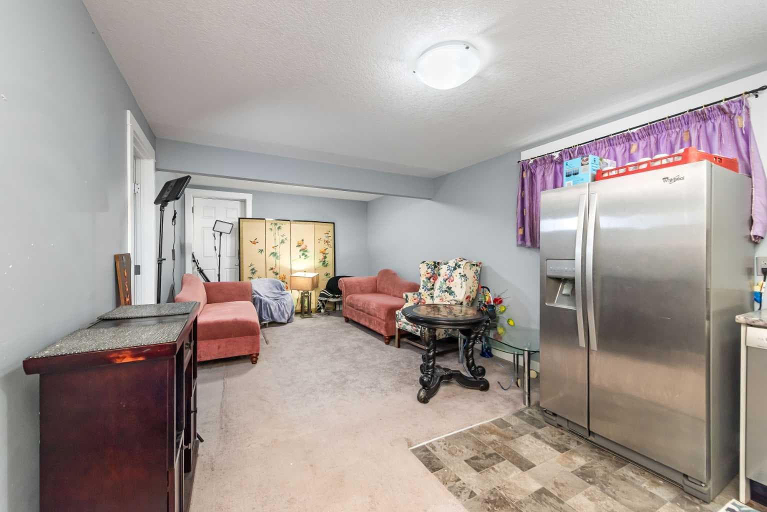 227 Redstone Heights NE