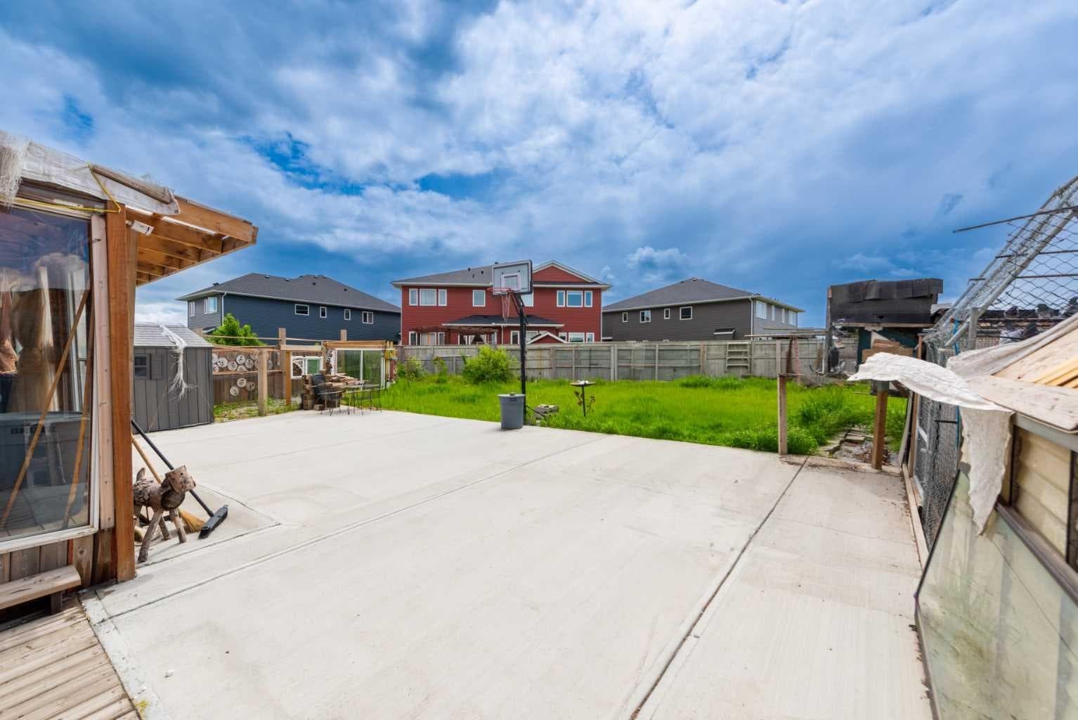 227 Redstone Heights NE