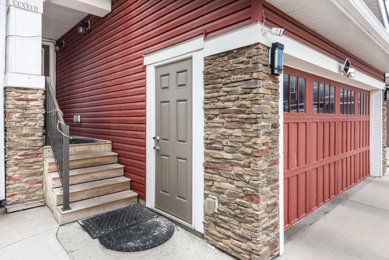 227 Redstone Heights NE