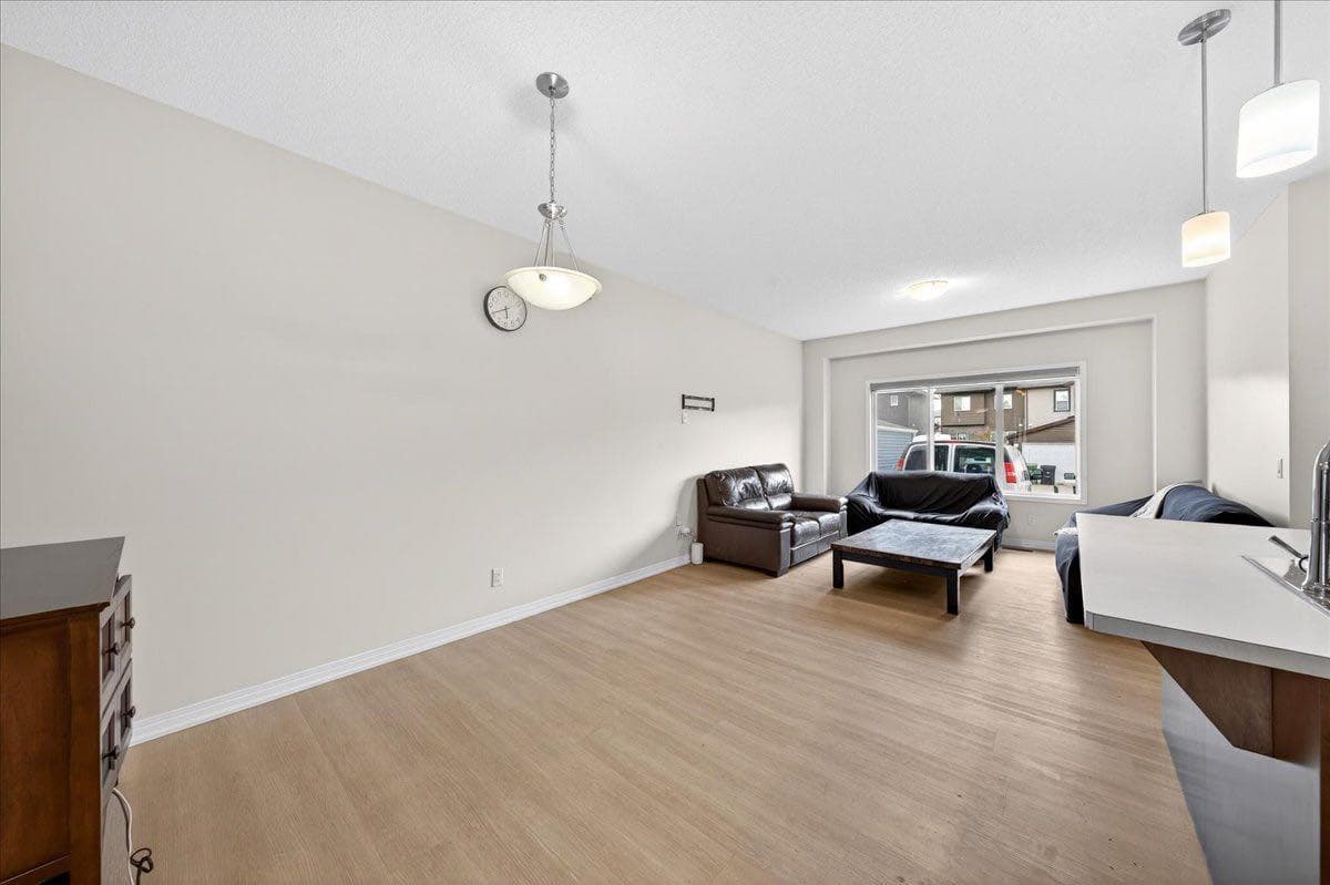 15 Savanna Parade 