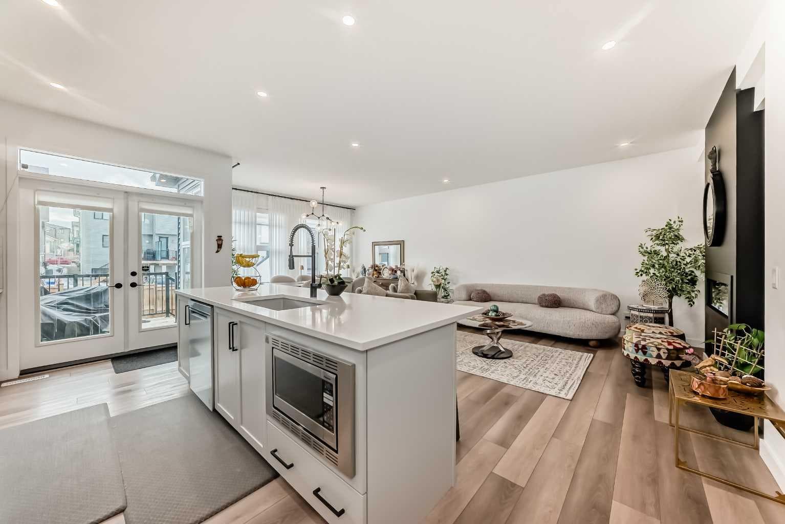 385 Edith Road NW