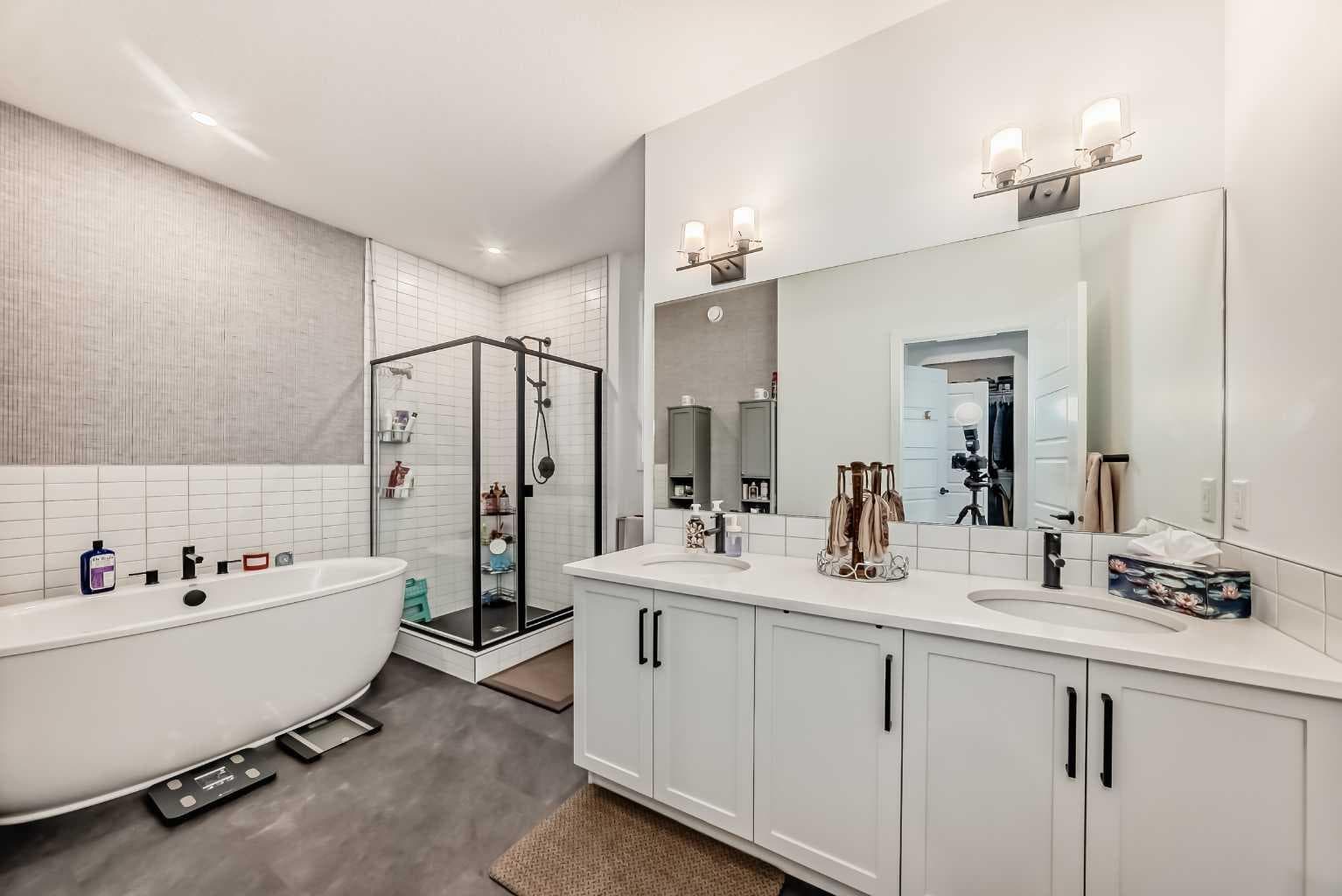 385 Edith Road NW