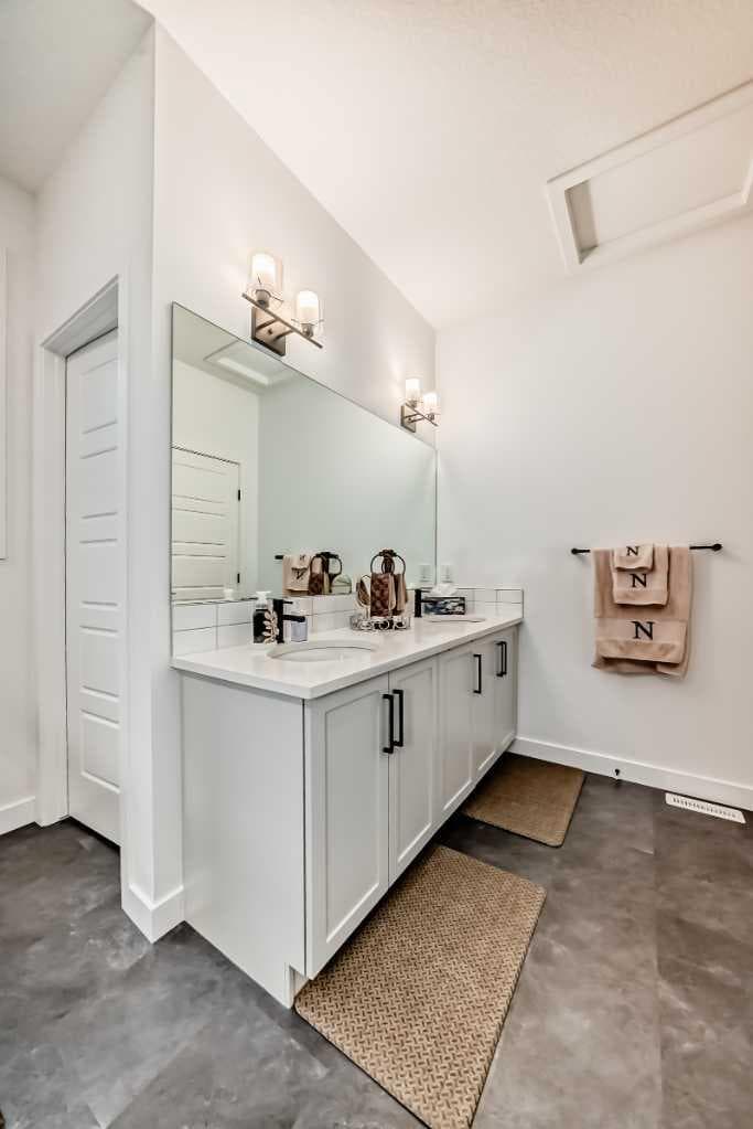 385 Edith Road NW