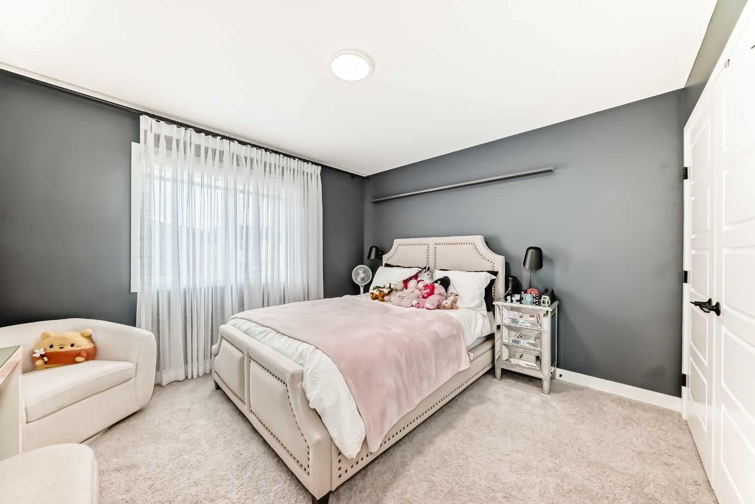 385 Edith Road NW