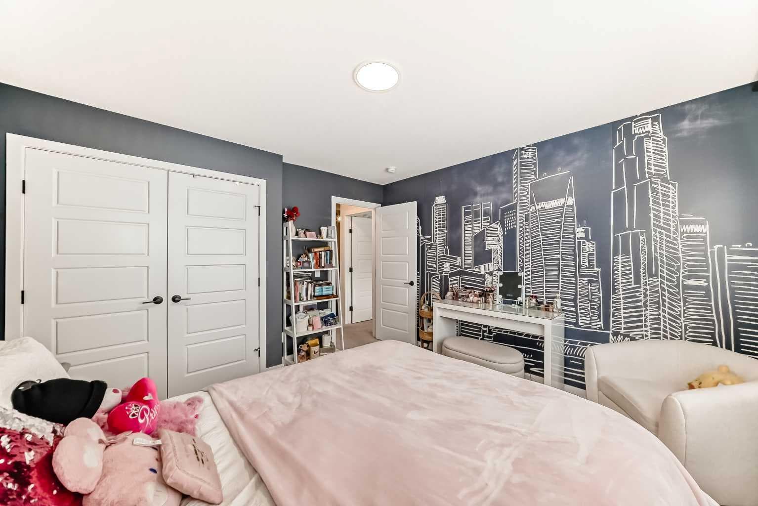 385 Edith Road NW