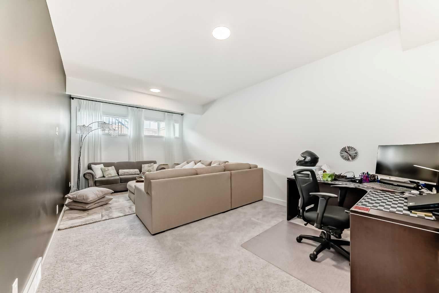 385 Edith Road NW