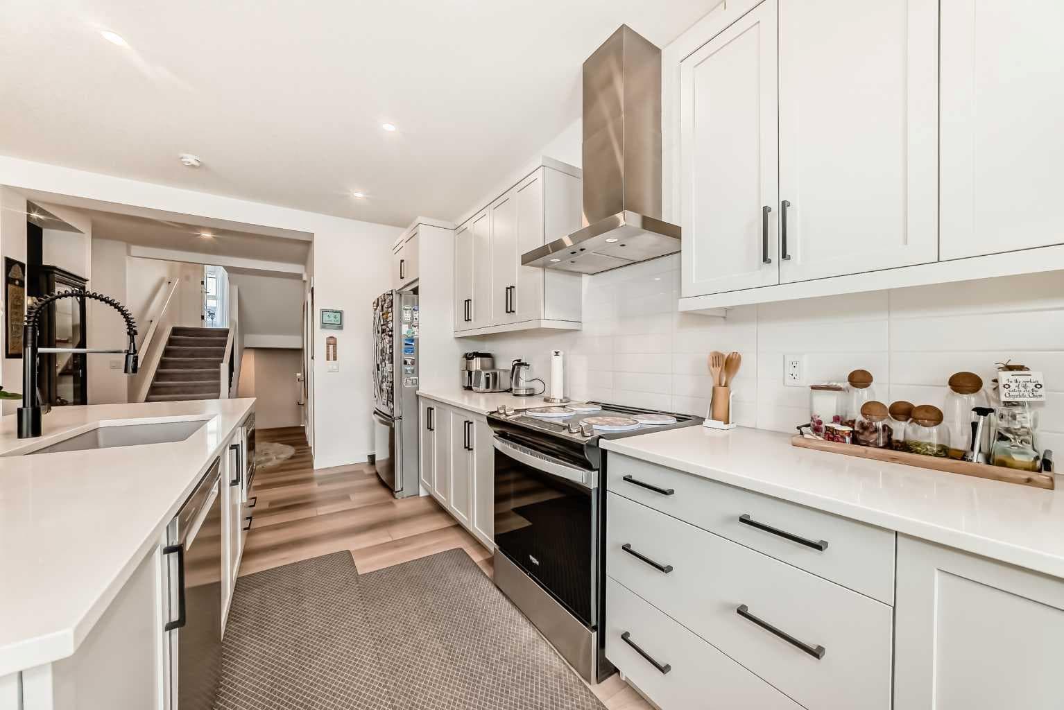 385 Edith Road NW