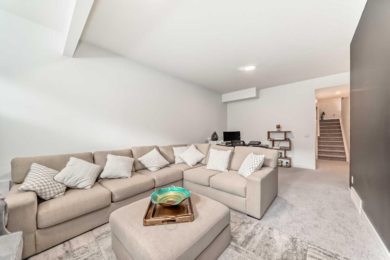 385 Edith Road NW