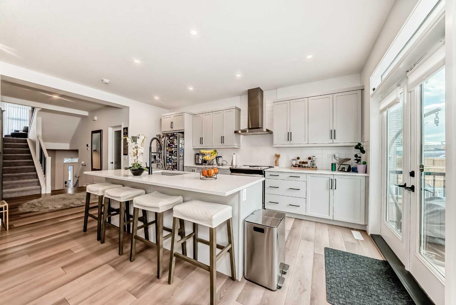 385 Edith Road NW