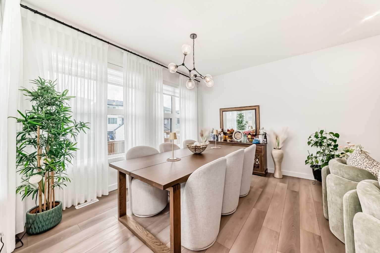 385 Edith Road NW