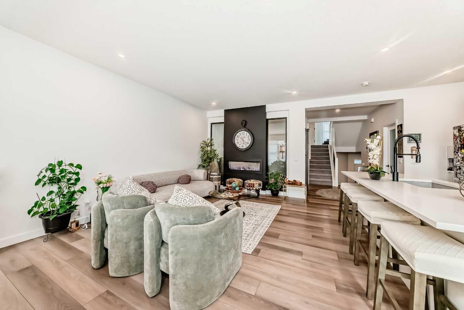 385 Edith Road NW
