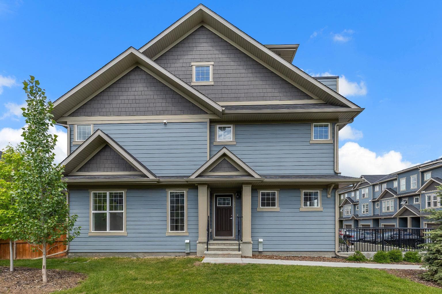 237 Cranbrook Square SE