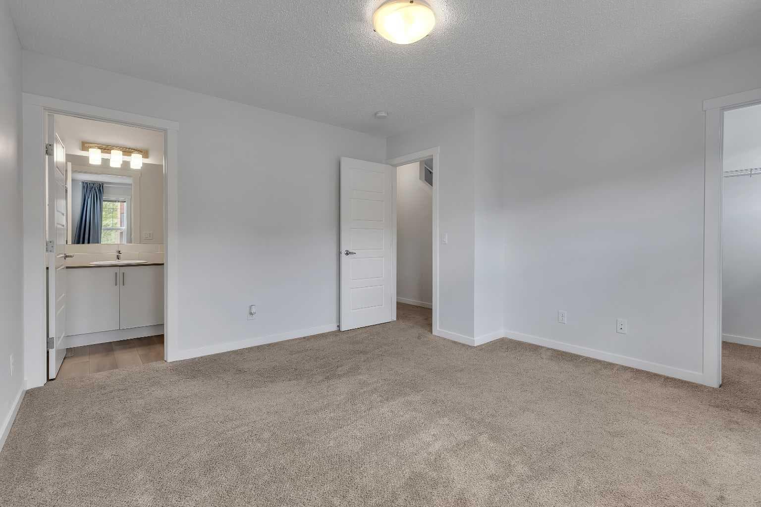 237 Cranbrook Square SE