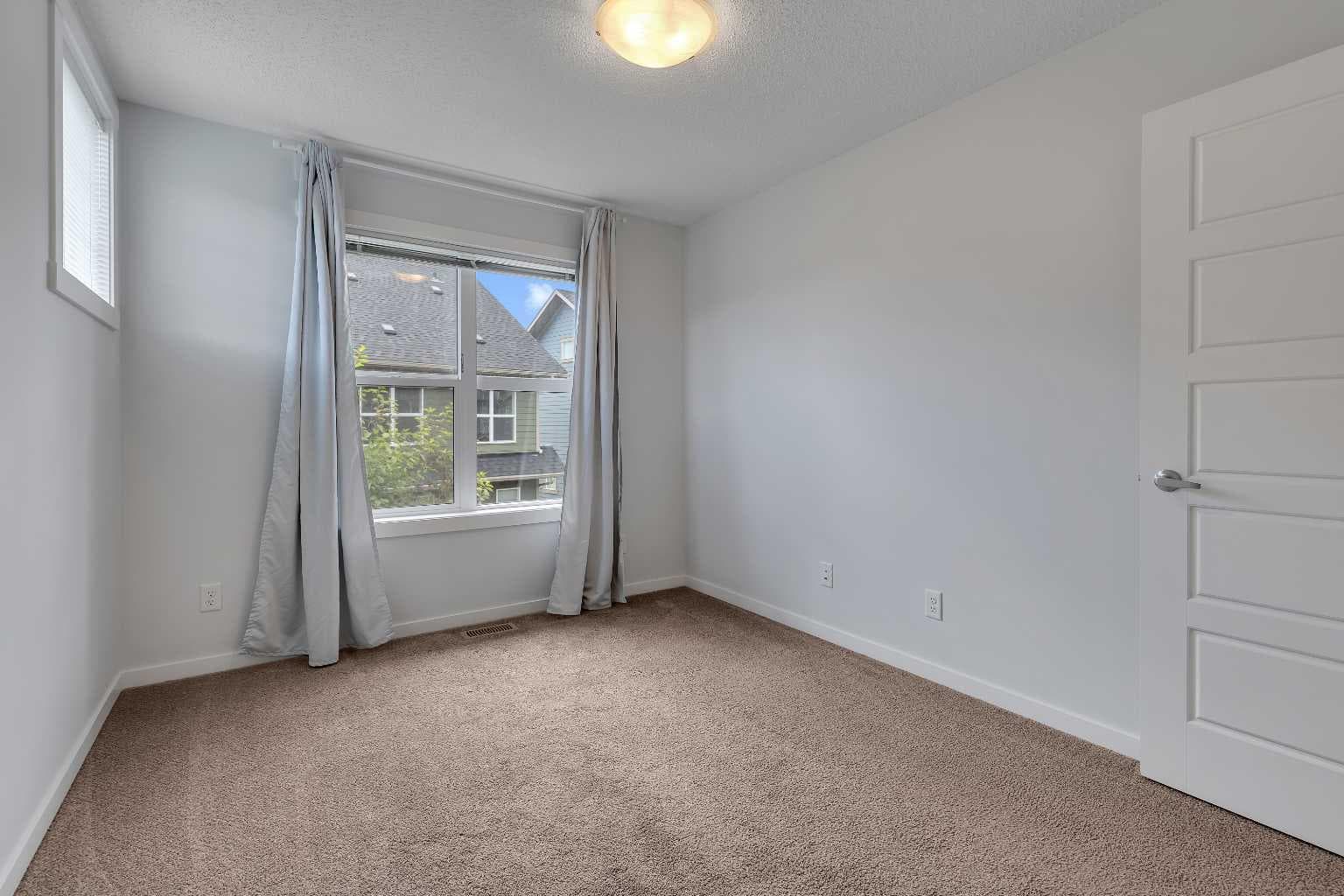 237 Cranbrook Square SE