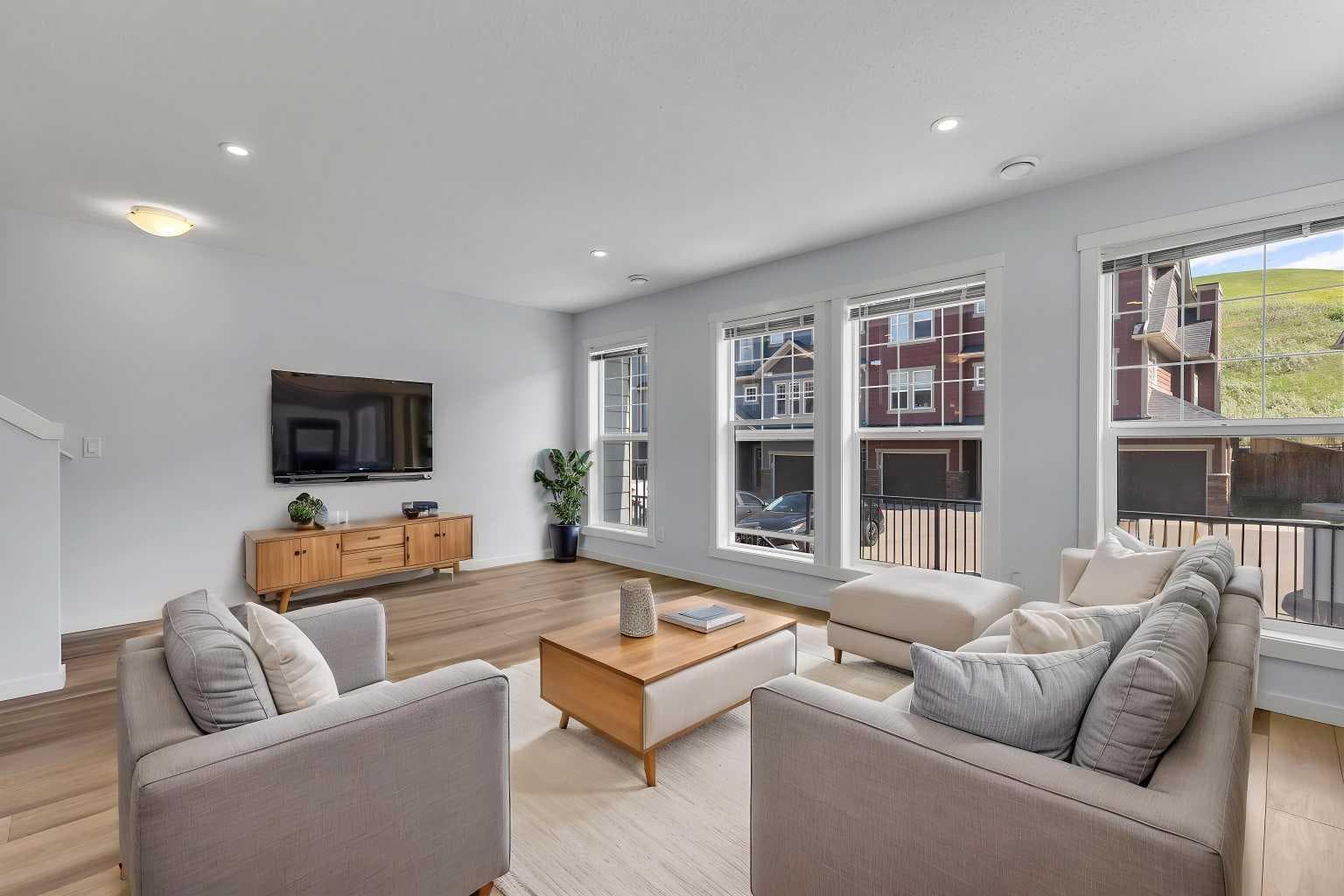 237 Cranbrook Square SE