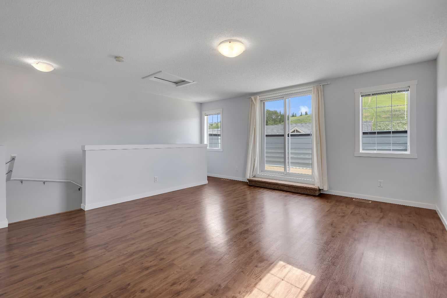 237 Cranbrook Square SE