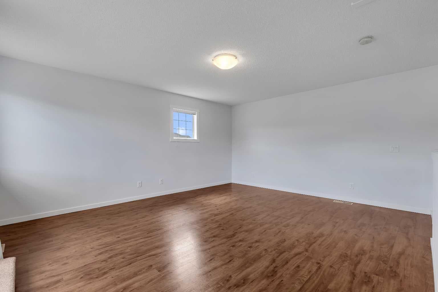 237 Cranbrook Square SE
