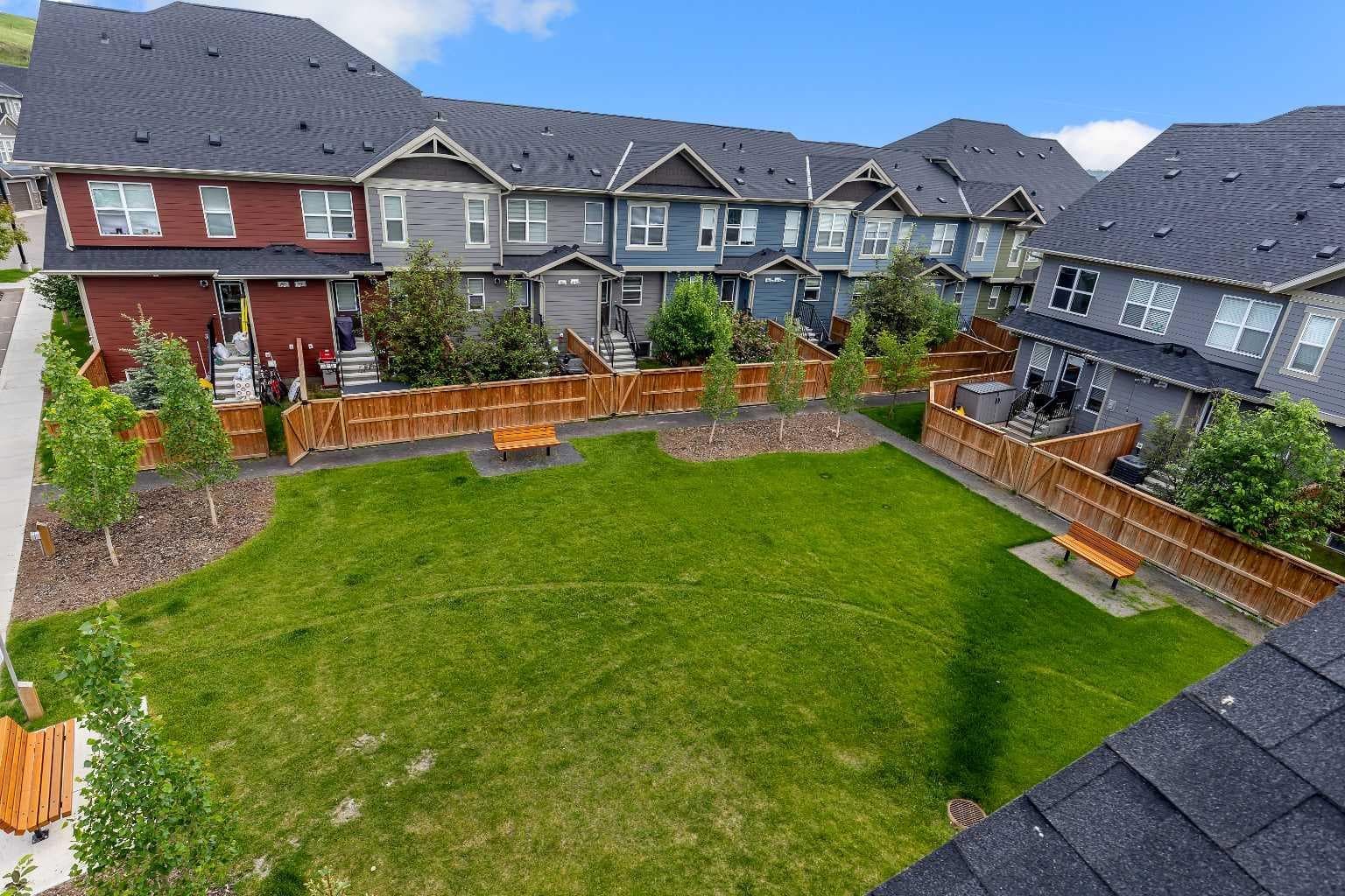 237 Cranbrook Square SE