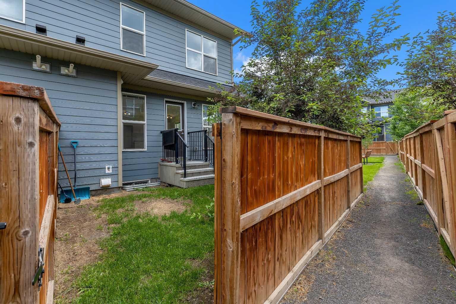 237 Cranbrook Square SE