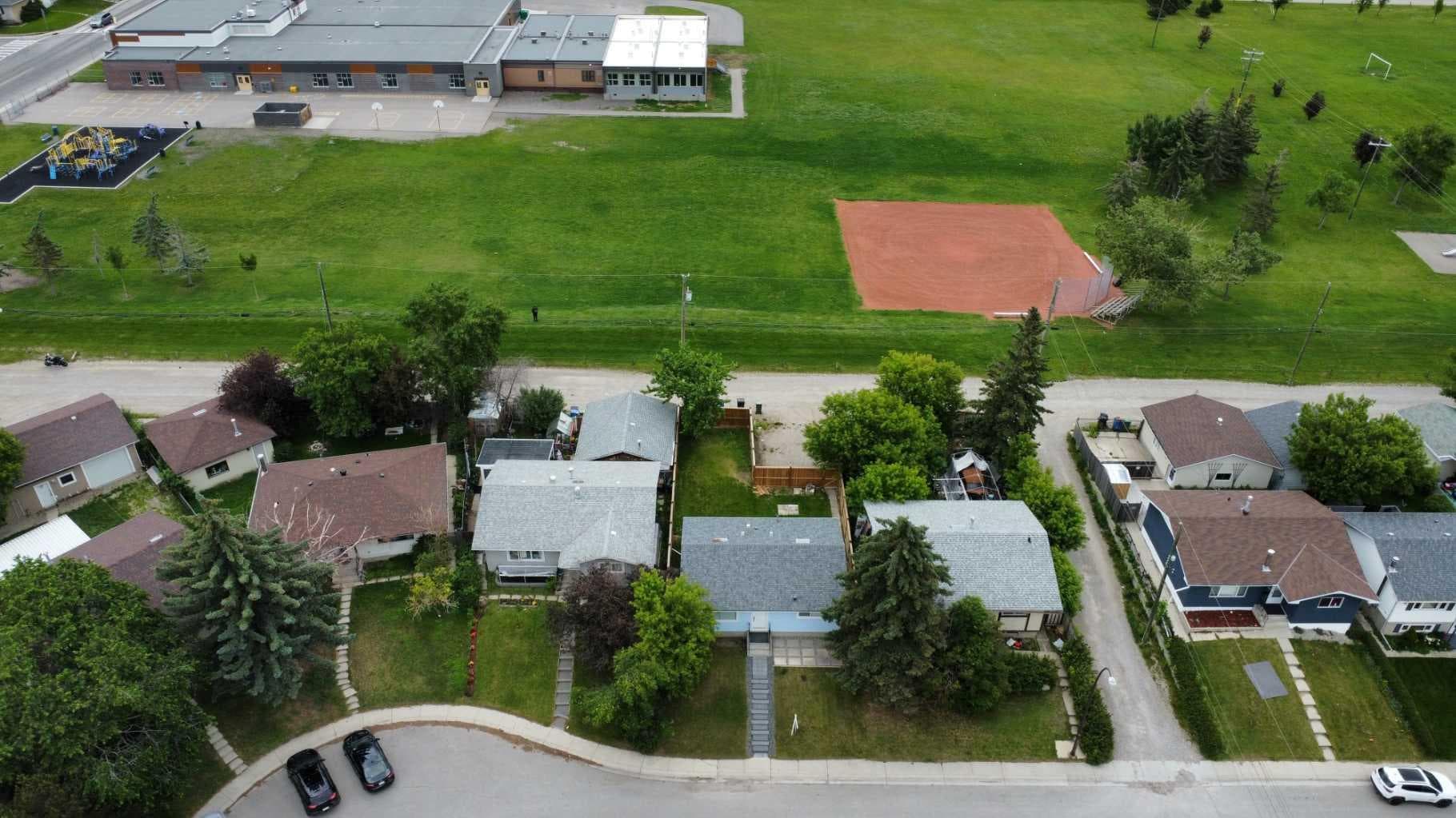 119 Maranda Close NE