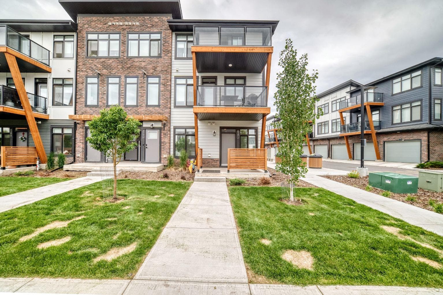 301, 562 Seton Circle SE