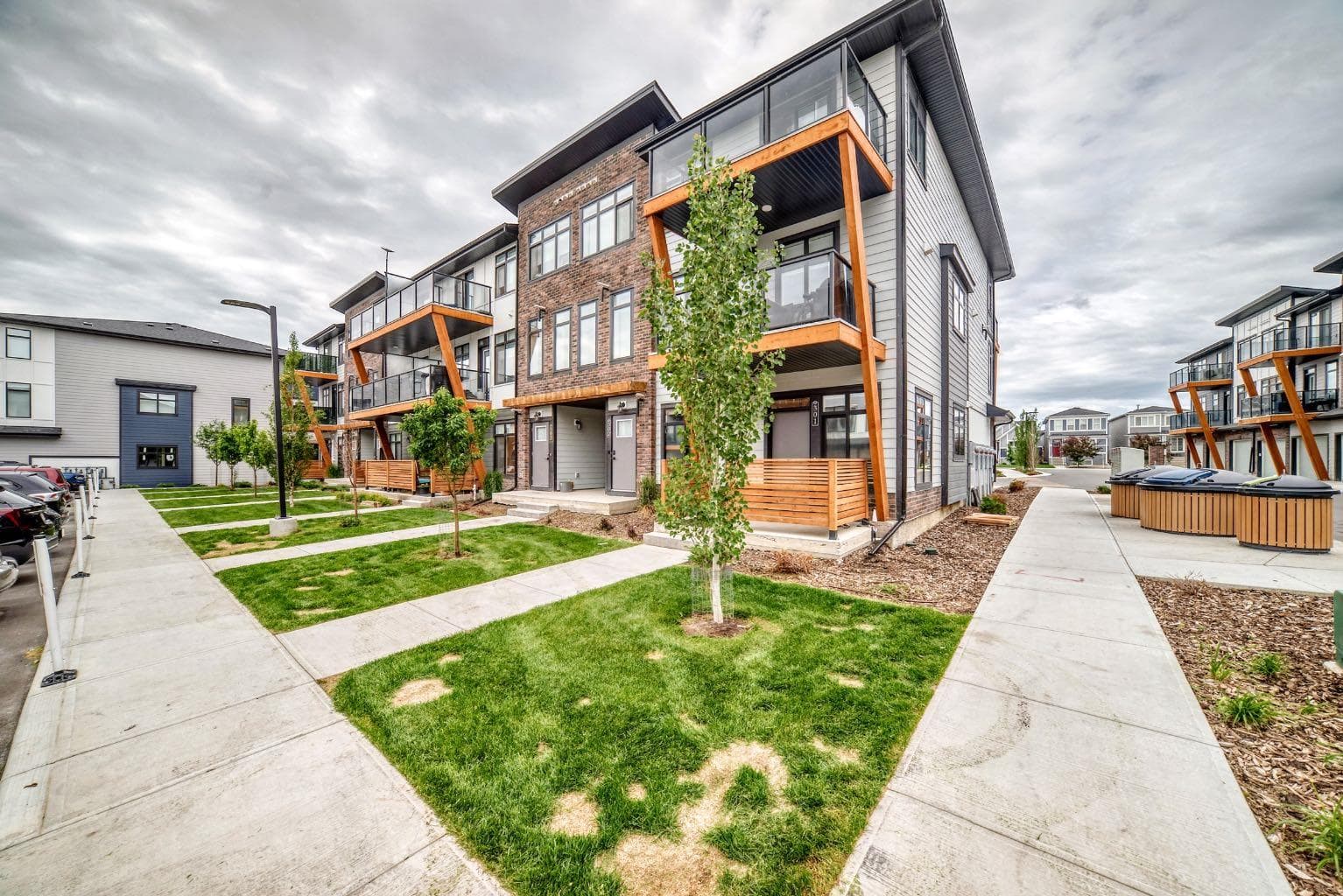 301, 562 Seton Circle SE