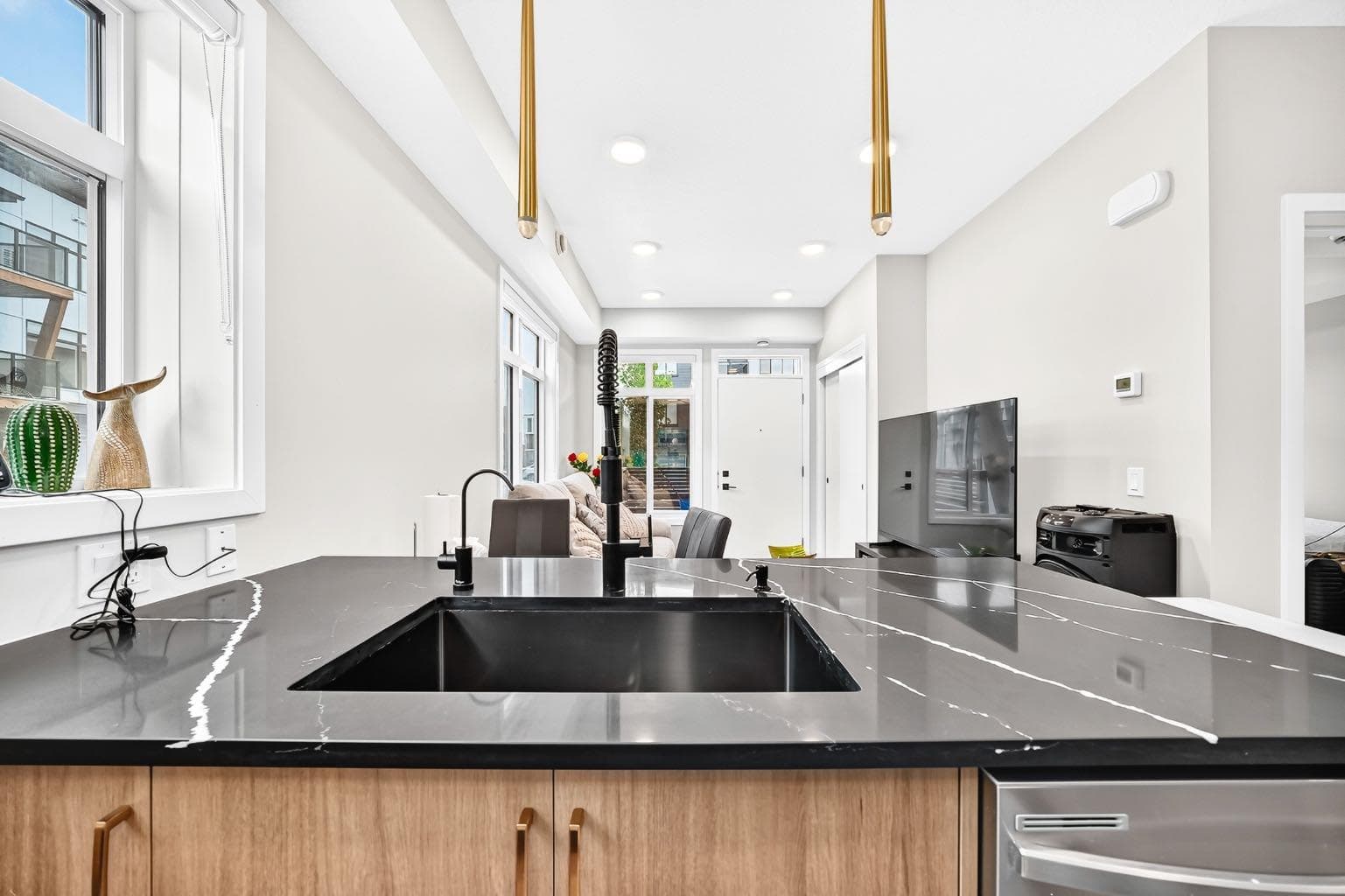301, 562 Seton Circle SE
