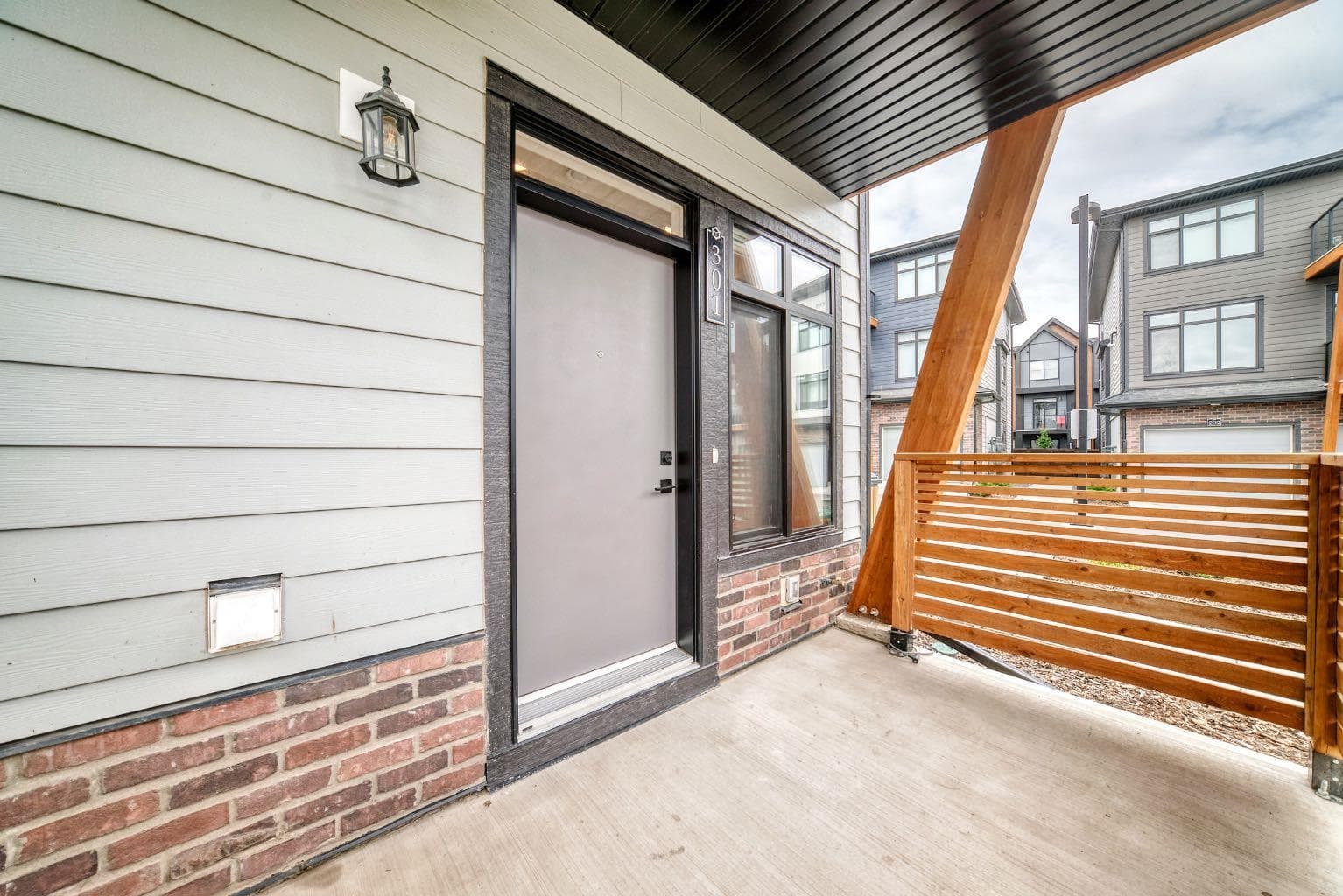 301, 562 Seton Circle SE
