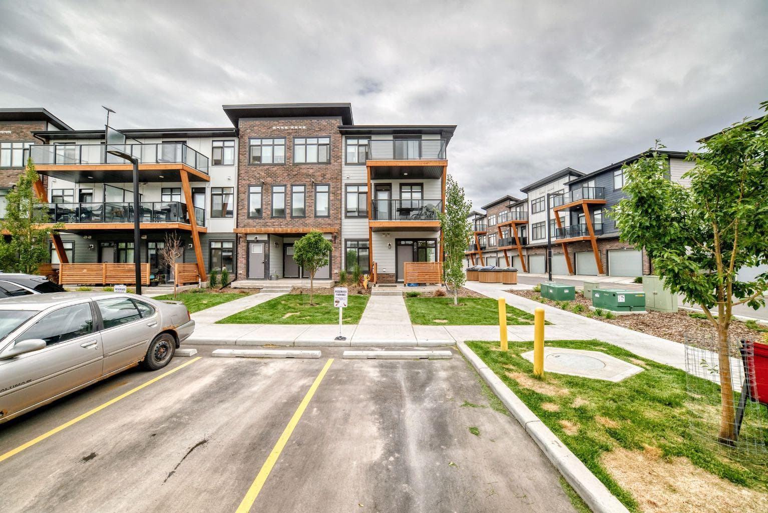 301, 562 Seton Circle SE