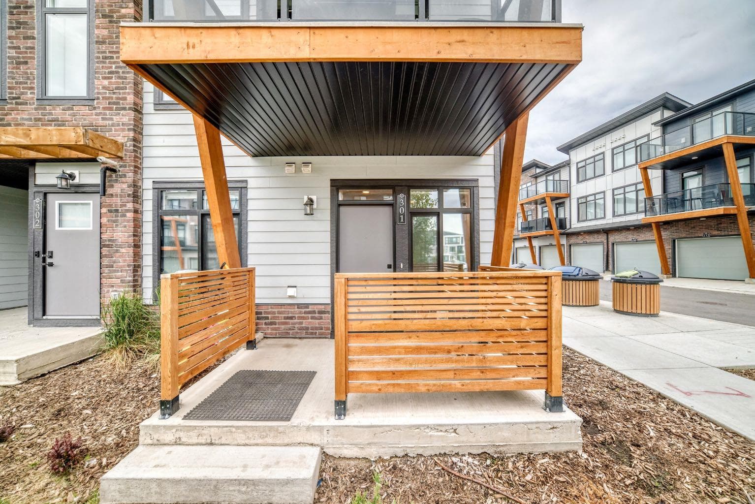 301, 562 Seton Circle SE