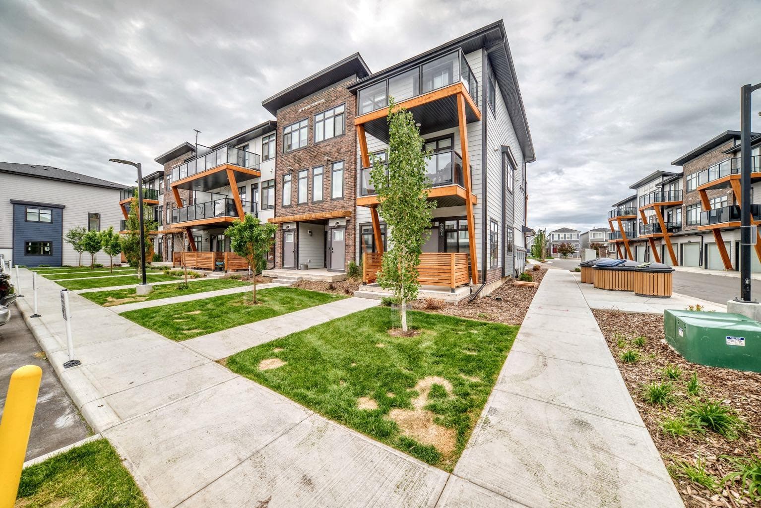 301, 562 Seton Circle SE