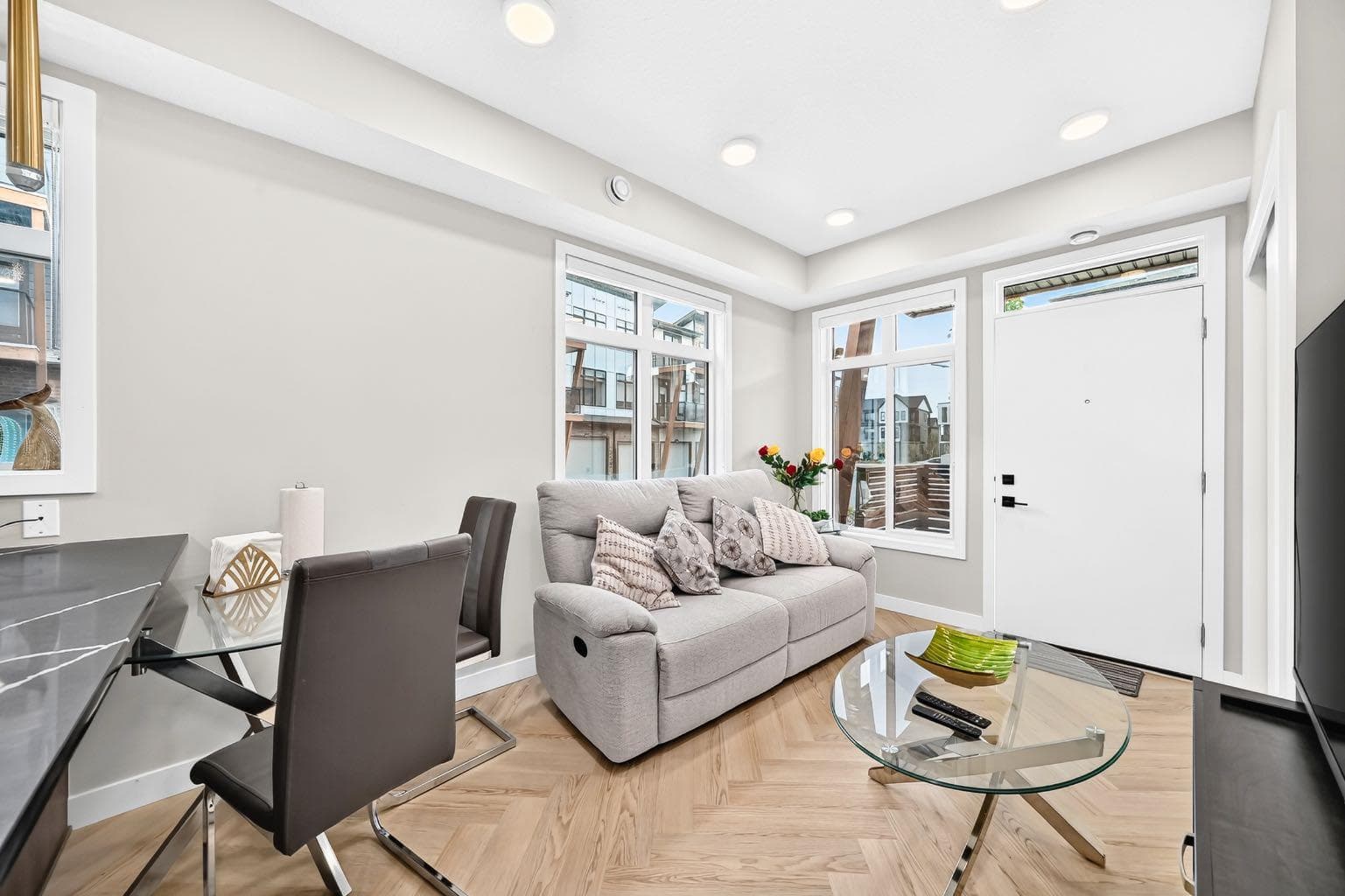 301, 562 Seton Circle SE