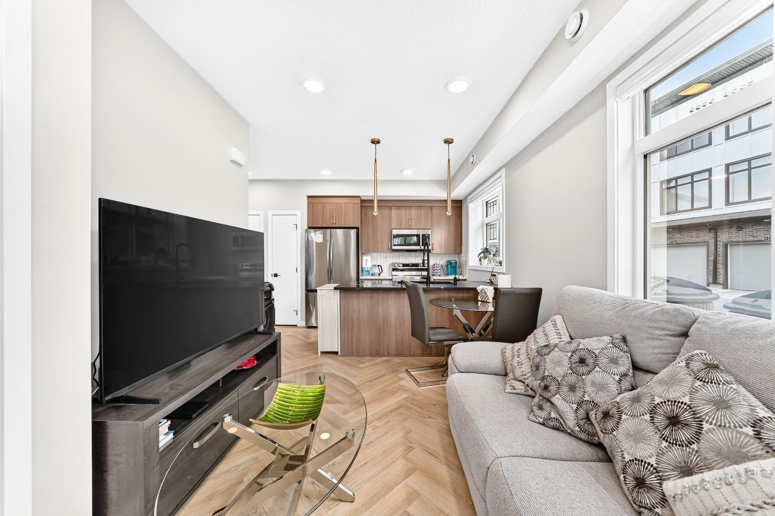 301, 562 Seton Circle SE