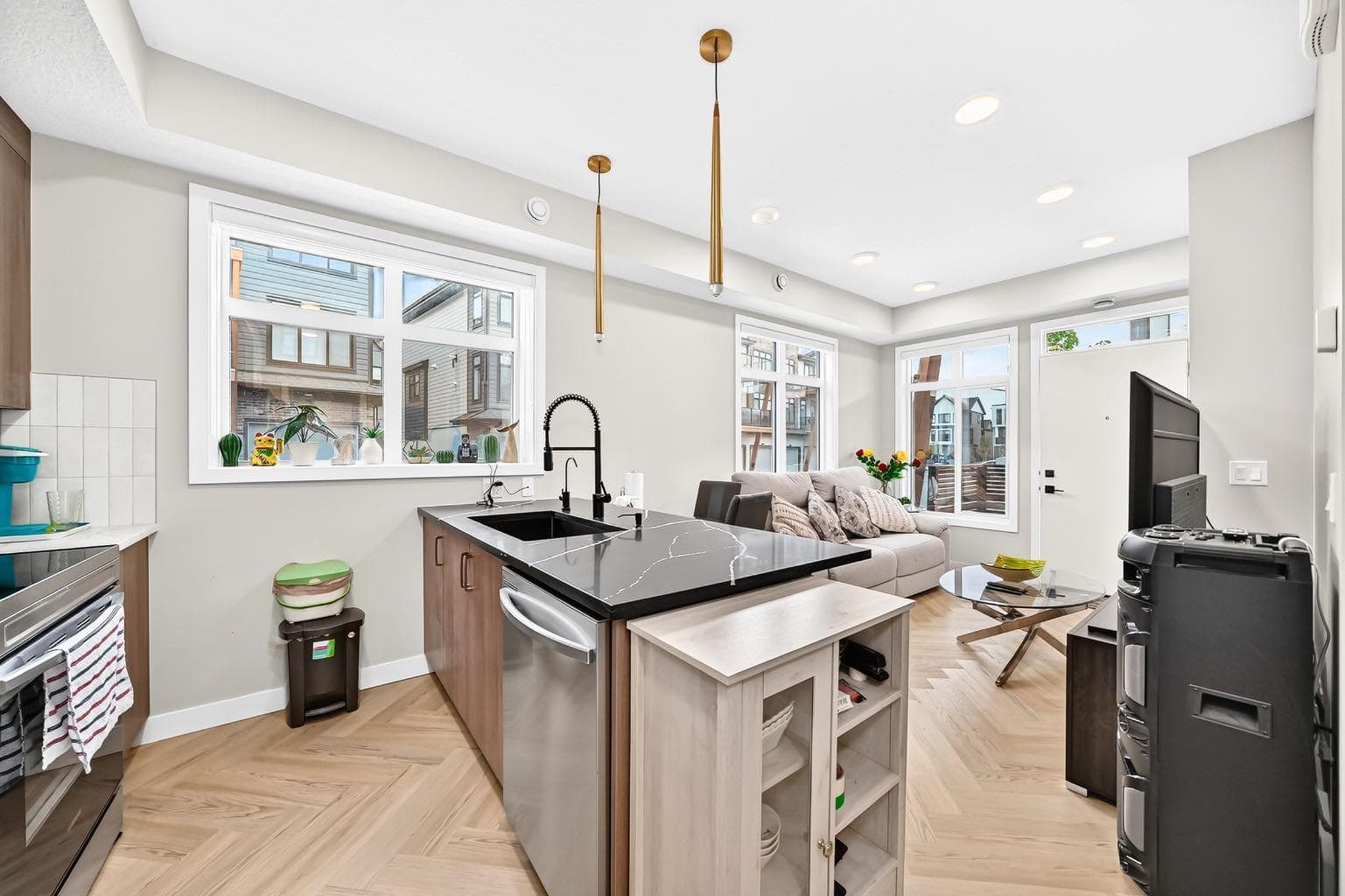 301, 562 Seton Circle SE