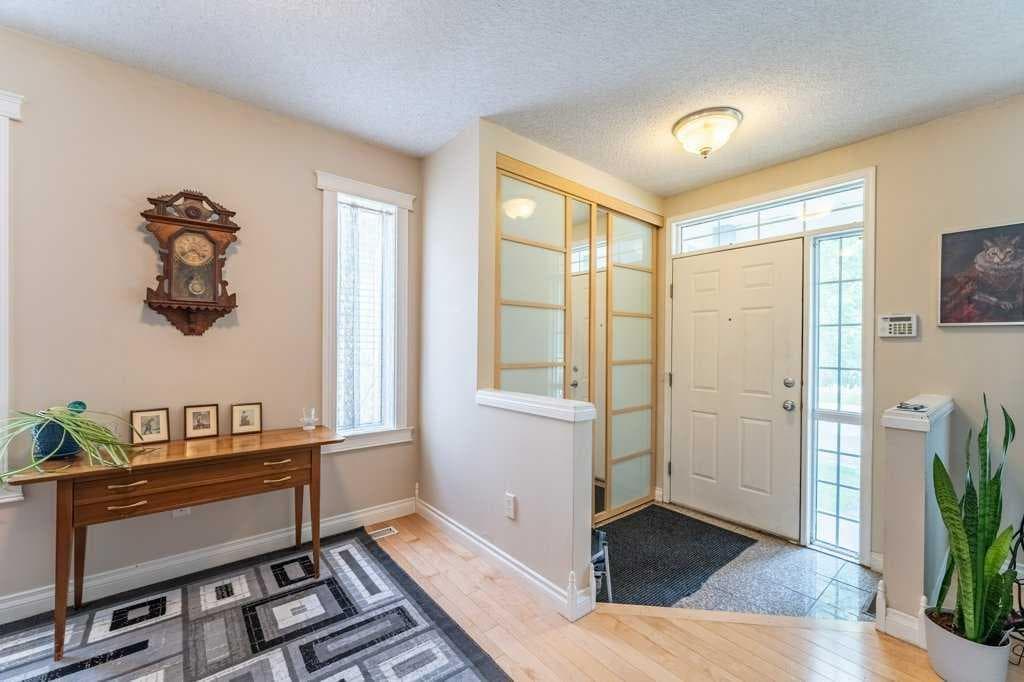 250 Mt Lorette Close SE