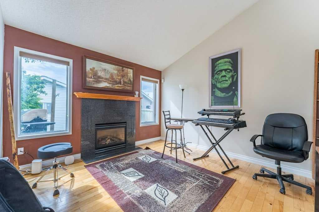 250 Mt Lorette Close SE