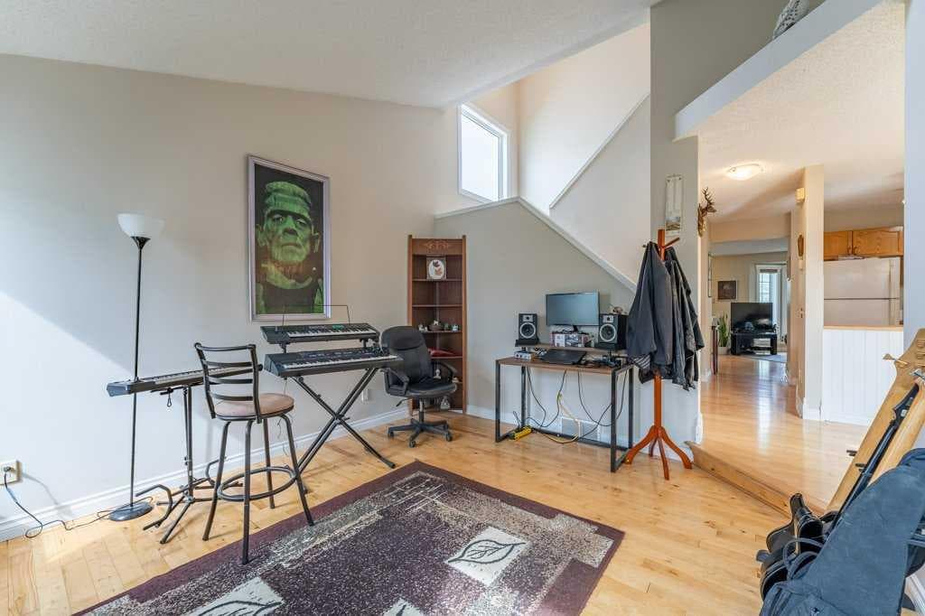 250 Mt Lorette Close SE