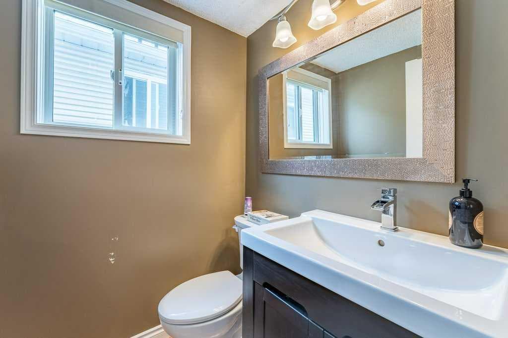 250 Mt Lorette Close SE